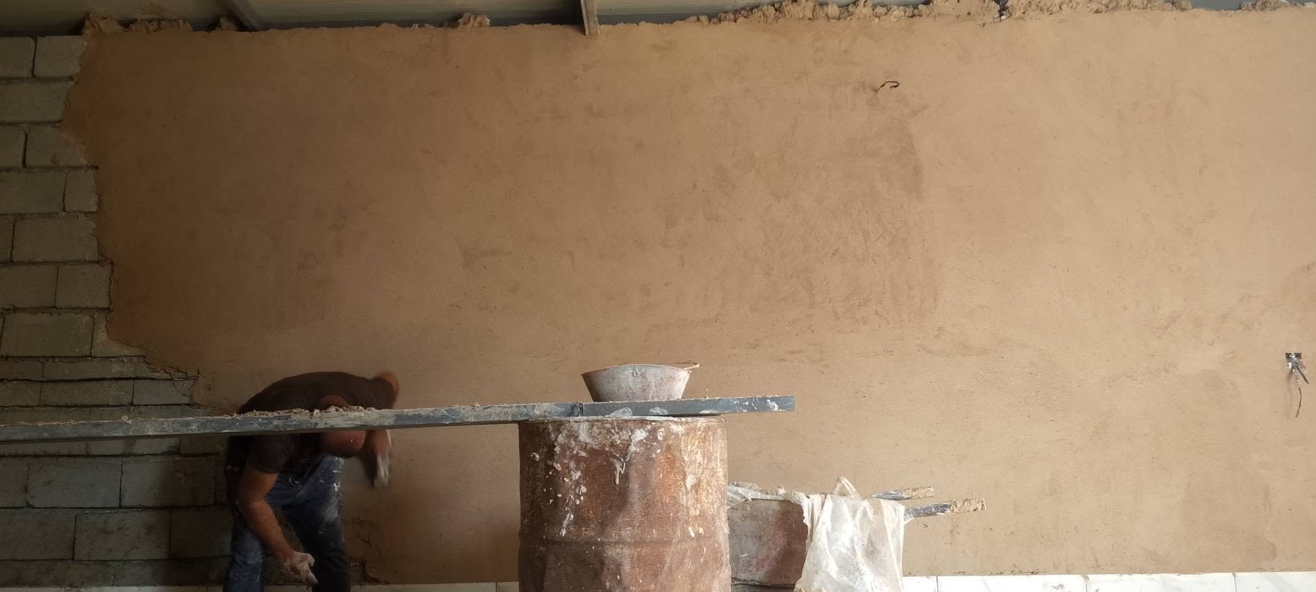 يوجد كادر لبخ جص وأسمنت
وتزفيت السطوح وتفليش البيوت وتصعيد مواد بأسعار مناسبه وبناء خزانات ‏‪***********‬‏
