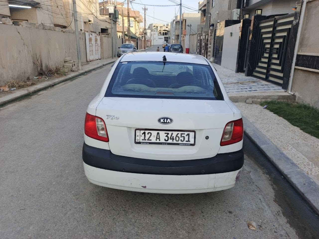 كيا ريو 2007 
ضرر دوسة يسار وجاملغ خلفي يسار والباقي مكفول 
مكينة بيها تنقيص 
بأسمي السيارة وكابون بانزين بيها
***********
