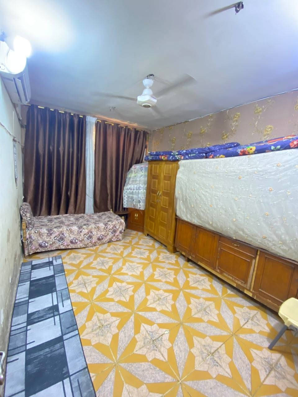 ياللة بيت للبيع مساحة 75مترطابوملك صرف طابق ونص غرفتين نوم واستقبال ومطبخ مساحة درج وصحيات وكراج واسع وصطحين البيت قرب من الشارع العام زعفرانية شارع الكهرباء السندبات قرب المدارس الحديد سعر البيت 80والاتفاصيل عل الرقم ***********
