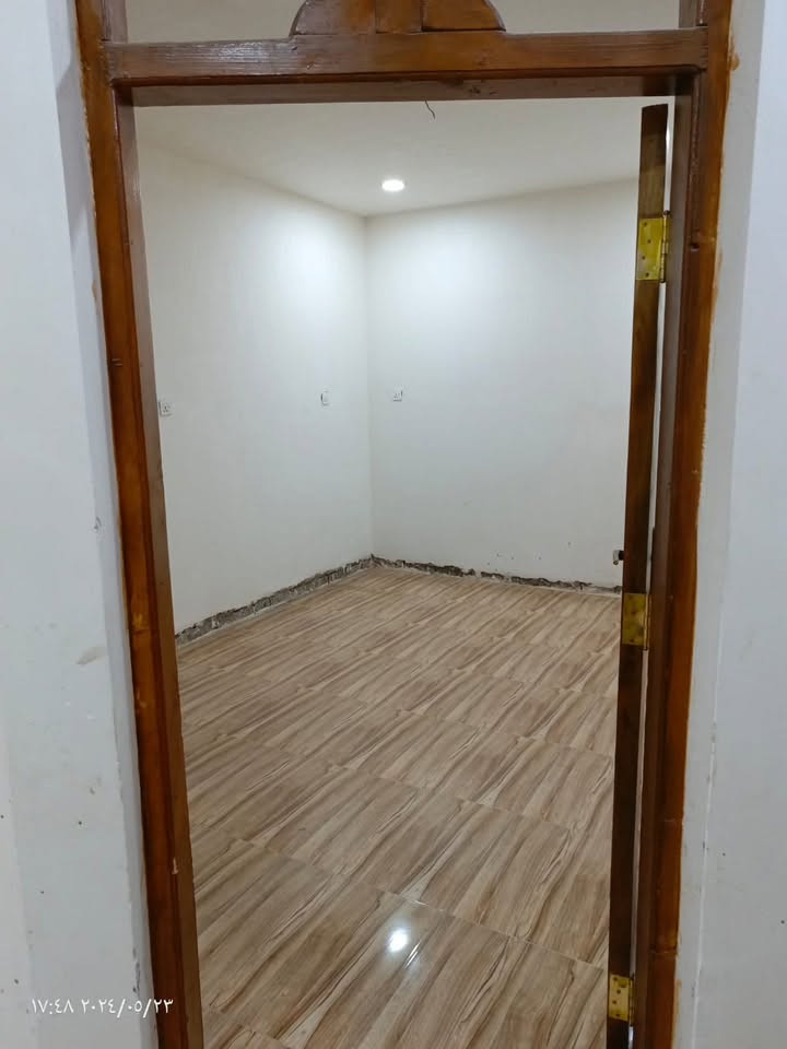 بيت للايجار بناء حديث 250 وبي مجال
***********
