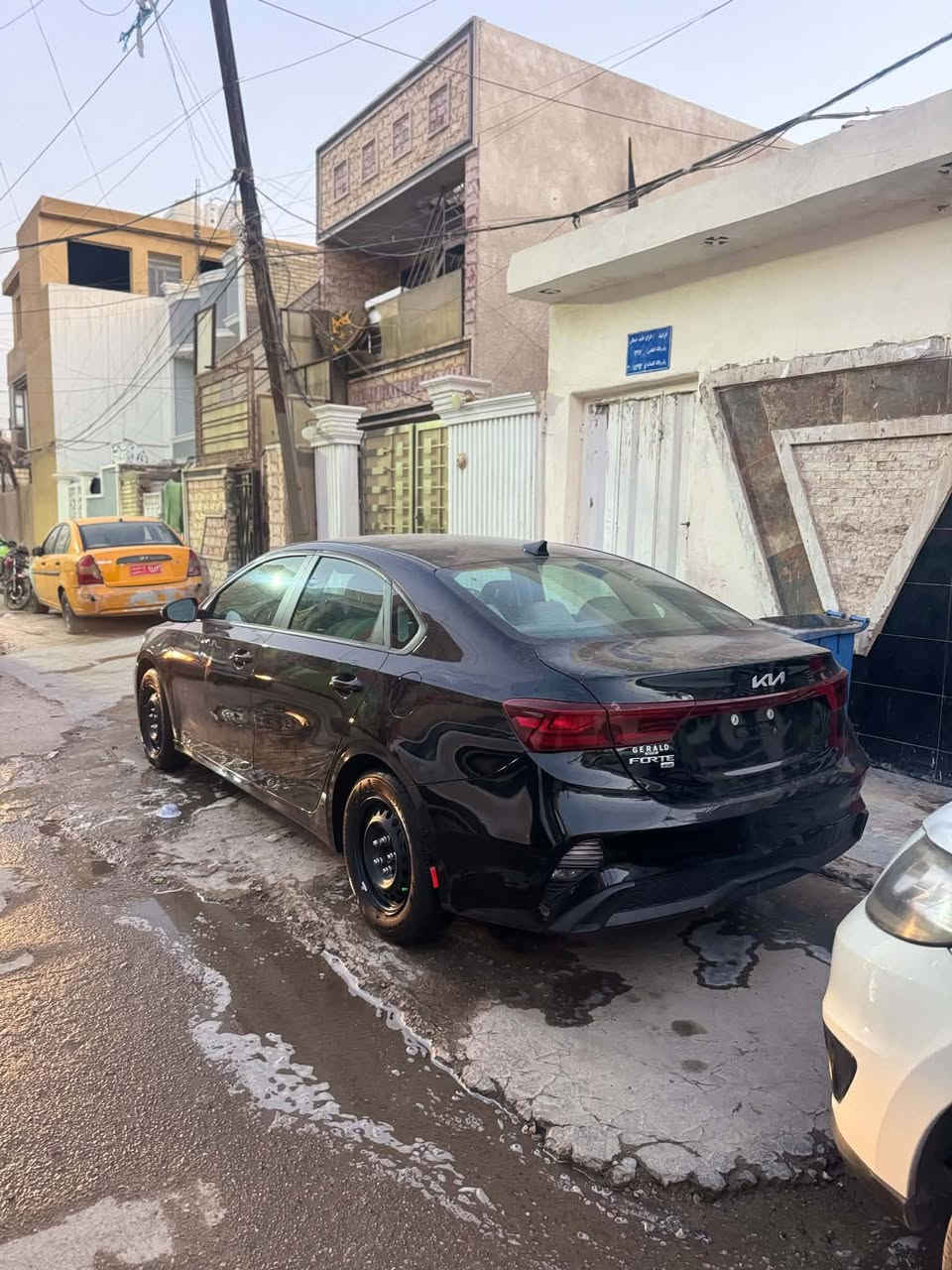 سلام عليكم 
للبيع كيا فورتي  2024
ماشي 3000 الف 
دخول جديد 
بدون رقم 
حادثه موضح بل صور 
بنيد وجاملغ نفس الون 
صار بيه صبغ بس باب 
سياره بيه الايتات مال جي تي لاين سعرهن 8 ورقات
دوشمه عامه 
مكان سيارة بغداد 
السعر  112 $
الاستفسار ***********
