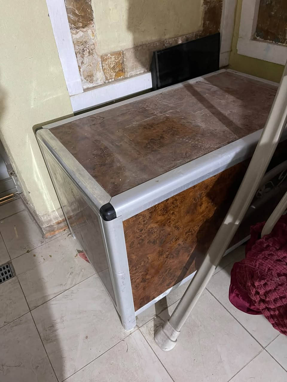 ميز مكتبي • المنيوم • ٢ قطع