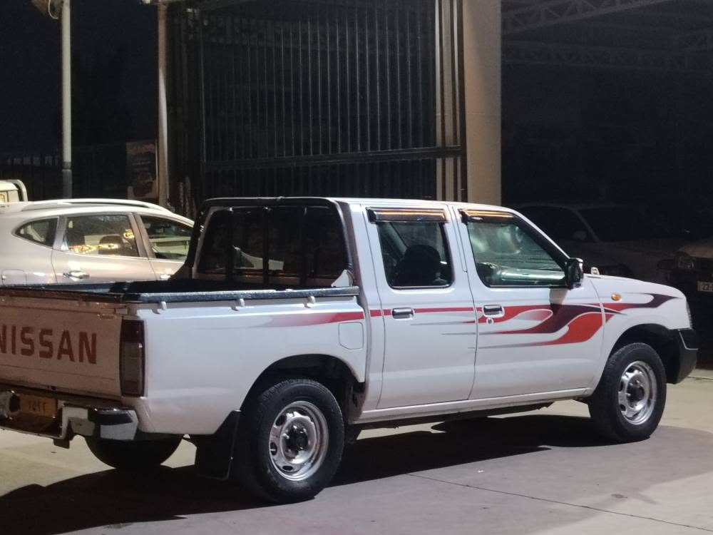 بیکب نیسان 2006 ناوشین
بێ بۆیاغ بێ دەعم بێ لێدران
ژینگەیەکی دراوەسەنەوی بەسەرچوە
گێڕومەکینەو تەبرید بەشەرت
توندوتۆڵە بێ مەسرەفە
***********لەشاری کۆیەم
*********** ڤایبەر وەتس ئەپ
105وەرەقەو مەجالێکی کەم كويسينجاك, أربيل
