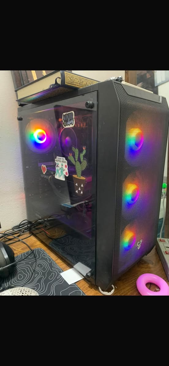 السلام عليكم تجميعة للبيع
المواصفات 

CPU: COR i5 12400F
GPU: RTX 3060 12g GALAX
M.B : AsrRock B660m PRO RS
امكانيه التطوير بيهه كلش عاليه
RAM: 16g (2x8) 3200 Hs
Hdd: 1T
SSd: 128G
PSU: Rockt 650w
Case: fantech 4 fan
مكاني البصرة / الزبير 
*********** 
السعر كامل التجمعية ويه الشاشة ماوس كلوريس كيبور ماوس باد 
السعر 1,350,000 دينار عراقي

نص مكتوب في الصور:
- الخميس الونيس
- المواصفات : CPU: COR i5 12400F GPU: RTX 3060 12g GALAX M.B : AsrRock B660m PRO RS امكانيه التطوير بيهه كلش عاليه RAM: 16g (2x8) 3200 Hs Hdd: 1T SSd: 128G PSU: Rockt 650w Case: fantech 4 fan