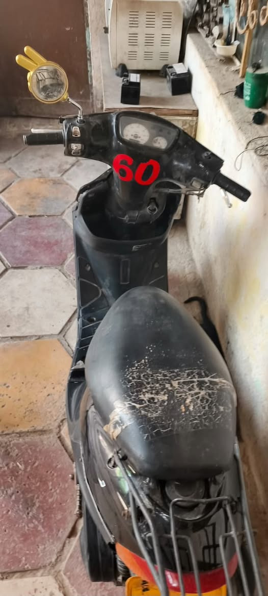 السلام عليكم دراجه بيجي 9 زروف شوفت عينكم دراجه نضيفه مال حاويه مفتوحه مرا وحده مجفتها قبل شهر الدراجه جانت متروكه وكلشي شغال اشاير وهورن وكيجات دراجه بعدهي بحاله الوكاله نقصها صفاحيه ضايعه وسلف شغال نقصها باتري وتشتغل نكره نص هندر الدراجه مال جناي ما متعبها السعر 350 وبيها مجال حك الجيه  *********** واتساب فقط
