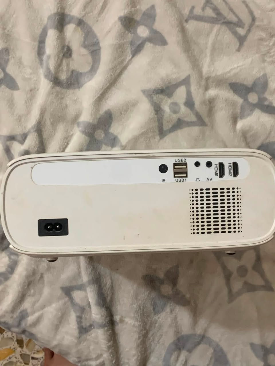 سلام عليكم اصدقائي داتا شو للبيع استخدام قليل جدا ثلاث مرت الى اربعه استخدمها، منفذين HDMI منفذين USB تكدر تعرض بيها على تليفون وعلى لابتوب وتكدر تشغل عليها بلي 
جوده 4k على HDMI  والفريم 60 تكدر تربطها واي فاي على اي حايط ابيض  يجي ويها ريموند مالتها ولمس وقطعه بيضه مالتها الي تندك ع حايط ويه كيبل HDMI

السعر 125 الف وبي مجال جدا بسيط رجاءً الي ميريد يشتري لا يتعامل وياي هواي بس لان محتاج عرضتها للبيع 
العنوان الكرغوليه قرب مدرسه الكرغوليه رقم التواصل واتساب 
***********
