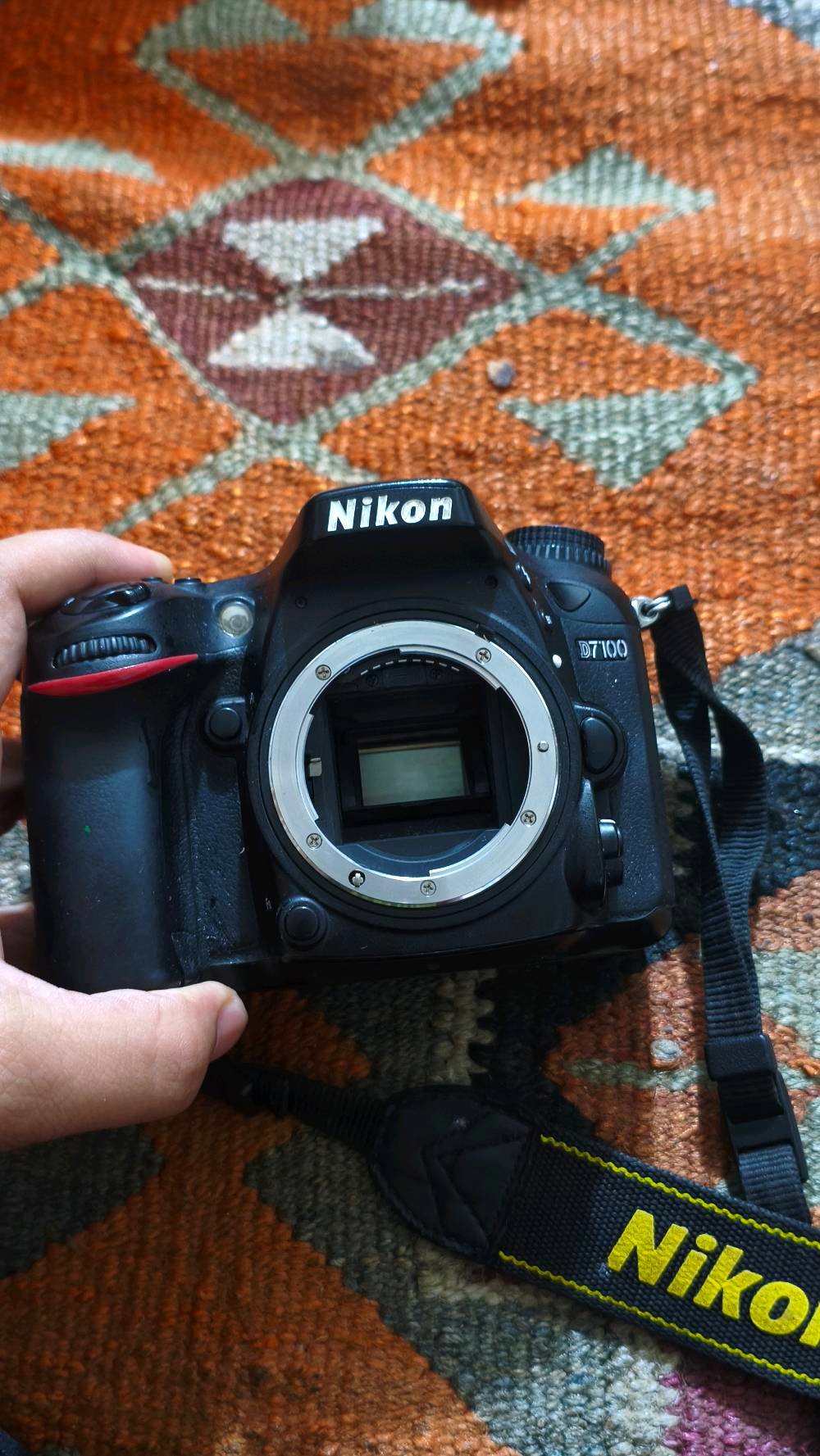 عدسة vr 18- 140 nikon 7100 مع كامل ملحقاتها  نظافتها 85٪
بطارية 2 اصليات 
شاحنة اصلية 
حزام 
ب 450