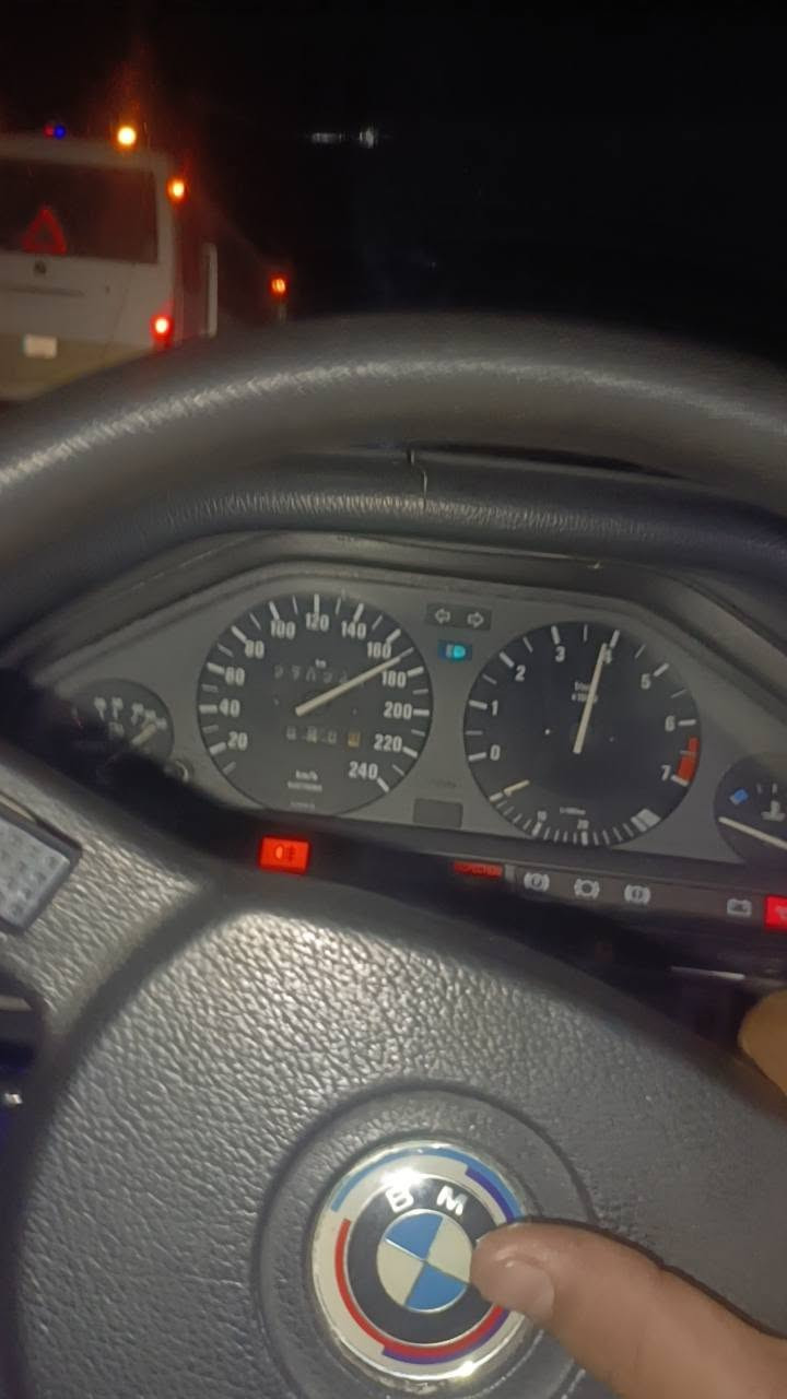 سلام عليكم سياره للبيع
بيم زعره 316 مكينه 6بيم مسكر كير عادي دجتل سياره حلوه الحداده الكدام نص عمر ول اكسل مفتوح وراه 100/100
السياره جاهزه من كل النواحي كهربيات كامله لايتات جدد 
السياره بسمي رقم انكليزي السنويه تنتهي بل2031مداور ثاني يوم 
غرفه بل جيس عوزه بس تنته 
ويل رياضي 2سيز 
السعر 39وبيه مجال لطيبين
مكاني بصره زبير حي العسكري 
 رقمي ***********
