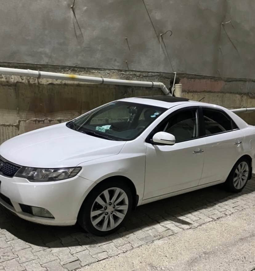 كيا سيراتو ٢٠١٣ خليجي فول موصفات فتحة سقف شفتات استير مرايات شفط كير 6 نمرات اشاير بلمري حاكيه بلوتوث داخل لونين  محرك ١٦ دوش شرط مامفتوح السيارة على وضع الشركة ماشيه ١٩٠ بدون دعم وصبغ ماعدا شبر باب الخلفي السعر ١***********١٠. *********** دهوك, العراق

