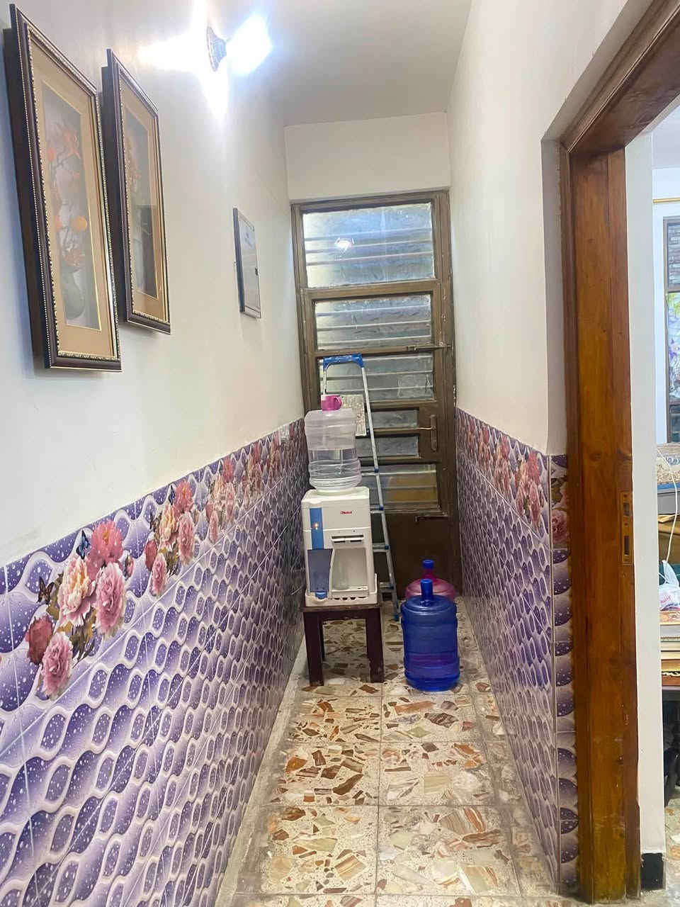 بيت للبيع 
المساحة 112,5
الزعفرانية- نهاية الأربع شوارع - زراعي أبو ريسان - بداية المنطقة على الشارع الرئيسي 
يحتوي على كراج واستقبال ومطبخ وصحيات داخلية وغرفة نوم كبيرة ومناور عدد ٢ 
الطابق الثاني حمامات ومخزن والسطح الخلفي الأرضية كاشي ( جاهز لإضافة غرفة) والسطح الأمامي شتايكر 
طابو زراعي سند 25 مشمول بالتطويب ومرقم ( معاملته في بلدية الكرادة)
السعر ١٦٠
للاستفسار أكثر:
***********
