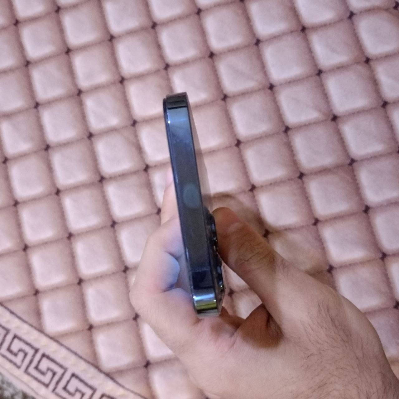 ايفون 12 برو ماكس مبدل شاشه فقط و ويا واير ،سعره 325 وبي مجال حك جيه, الكامره الخلفية ماتشتغل فقط الاماميه ومرات اتصير بلشاشه رعشه بس من يحمه حيل اما اذا بارد سلس راسلني خاص او على هذا الرقم ***********
