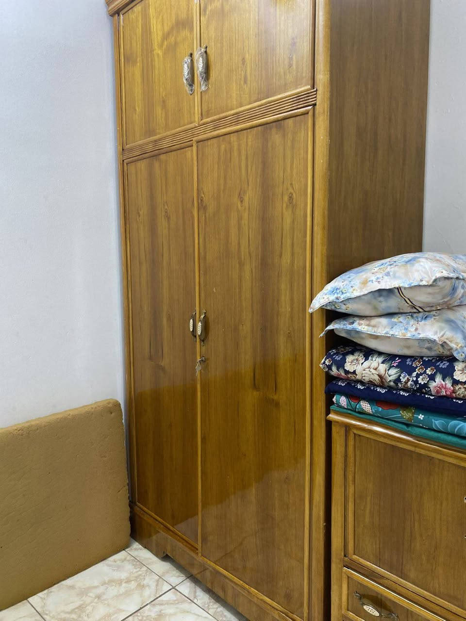 غرفه للبيع نظيفه ما مستخدمه غير شهر واحد / صاج طبيعي واصلي
العنوان بغداد الكاظمية 
السعر مليونين وبيها مجال 
هذا رقم الهاتف واتساب ***********
