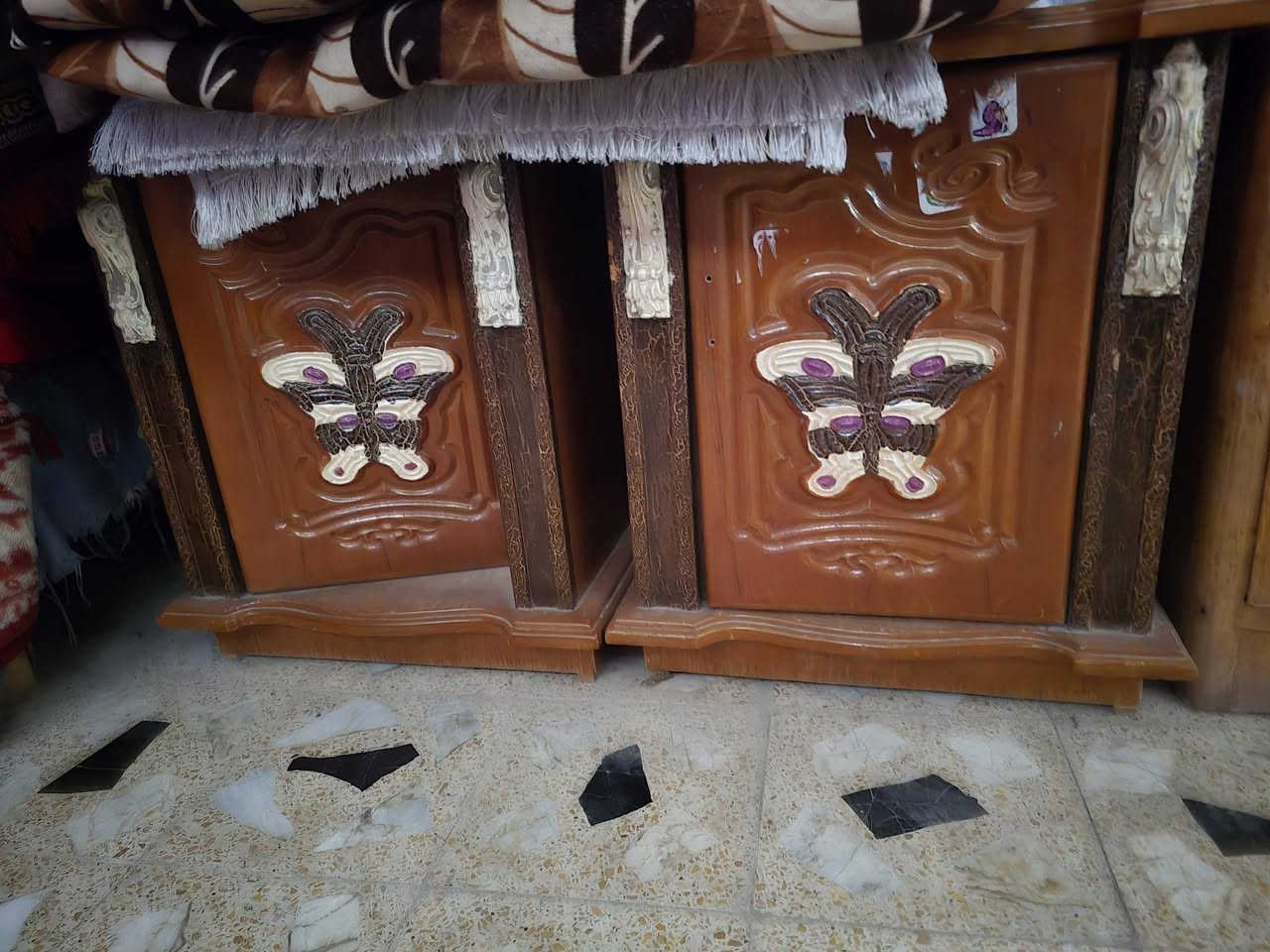 سلام عليكم
غرفه اخشاب ابواب وشغل ان دي اف كامله كبيره بحيث ما الغرفه ماتكفي الاغراض مالتها الجربايه موجوده بس مامصوره والميز بي مرايه ماصورته لان مفصوله عن الميز سعرها ٦٥٠ وبيها مجال 

مكاني نجف كوفه 

للاستفسار ***********

ملاحظه باب الزاويه موجود بس مخلوع
