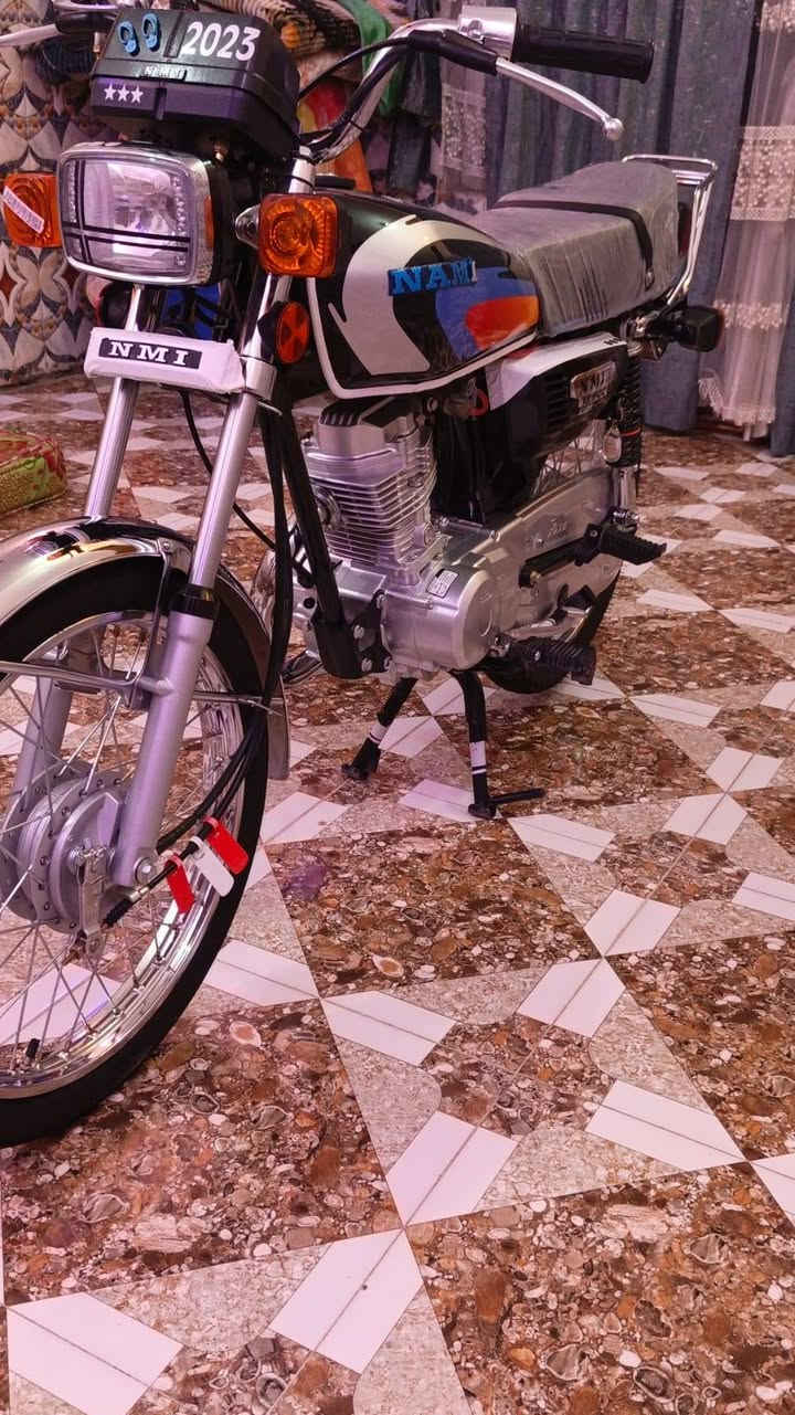 السلام عليكم دراجه نامه شلامجه 23 أوراق سكنر بعدهه جديده ماصالها شهر من اخذتها لدراجه نضيفه العنوان واسط قضاء الزبيديه السعر مليون وميه وبيها مجال بصيط ***********
