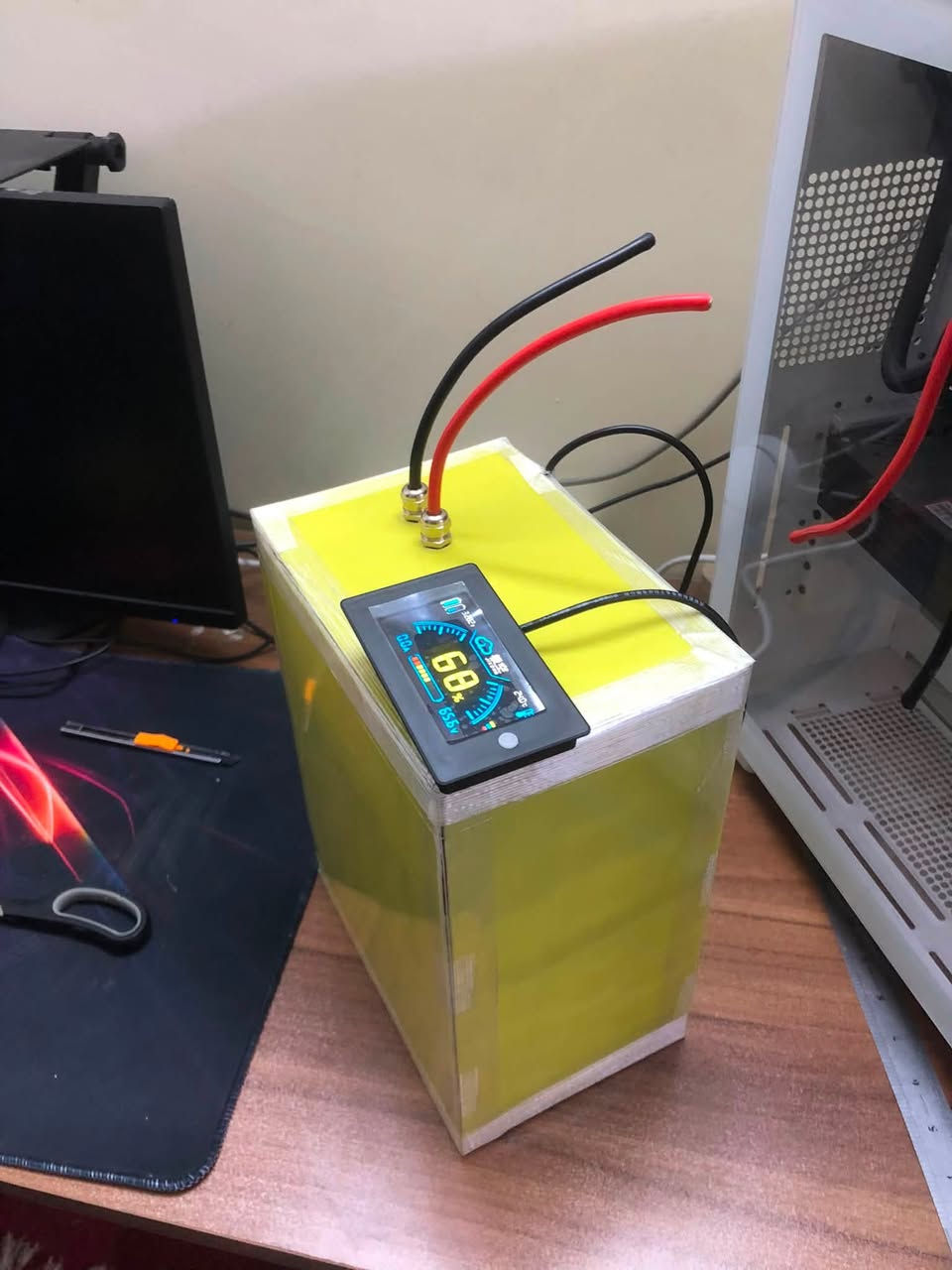 تم تجهيز بطارية فوسفات الحديد
لاحد الزبائن
60v 30A  BMS 50A jk

مع شاشة لعرض نسبة الشحن والحرارة وتيار التفريغ 
وشاحنة بتيار شحن 10A 

للتواصل :
***********
