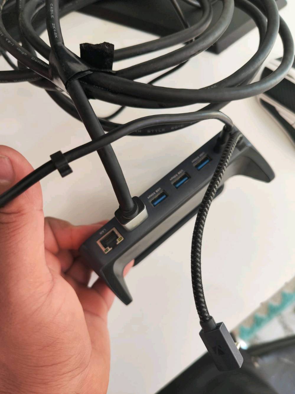 اسوس روگ اللاي نسخه الكستريم
مع شاشه ١٨٠ هيرتز كارتونه شاشه موجوده
والجهاز فقط شاحن وحافظه ويا
مراوس ب لينوفو گو