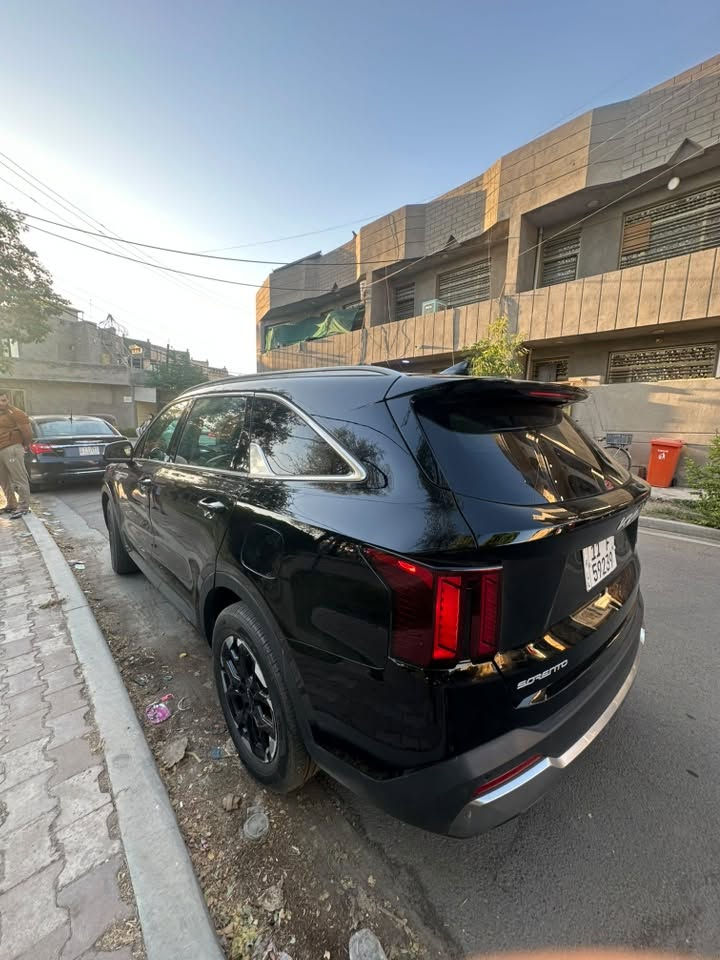 موضح بالصوره سورنتو 24
2500 تنفس طبيعي رقم بغداد 
السعر :230
ماشيه : 44الف كيلو 
حادث السياره بسيط جداً بدون لغود او شواصي  موضح بالصوره 

سياره حره بأسمي 
المواصفات 
1 محرك 2500 تنفس طبيعي 
2بصمه أبواب وتشغيل عن بعد 
3كشنات جلد 
4شاشه كبيره لمس 
5حساسات امامي وخلفي  وجانبيه 
6اوتو هولد 
7 اوتو ستوب 
8    4انضمم قياده
9 رادار امامي مانع تصادم 
10 رادارات جانبيه 
11 تحديد مسار 
12 قياده ذاتيه 

وبعد مواصفات هواي
مكان السياره بغداد 
***********
