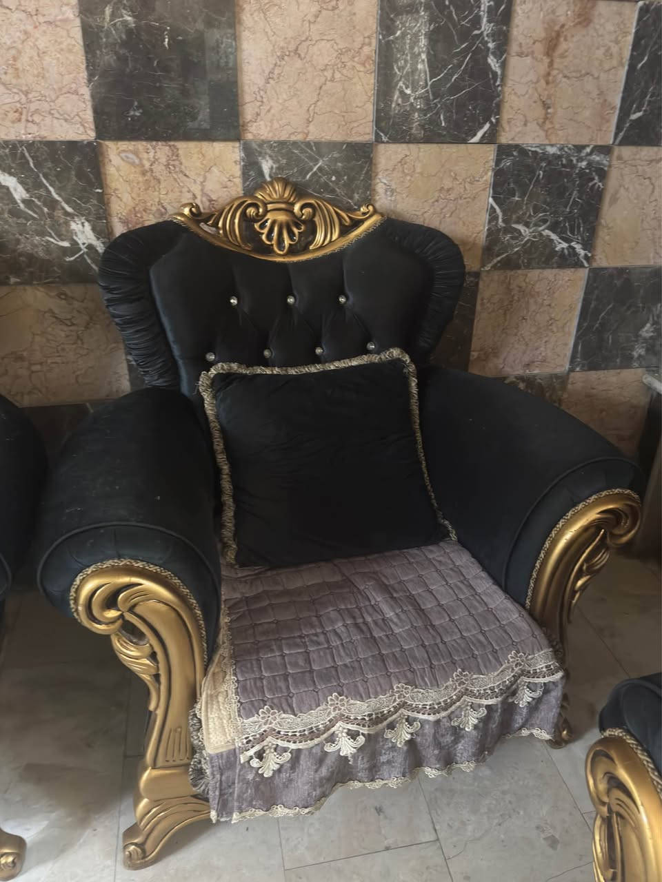 قنفات ملكية عدد 4 قنفات نفر واحد و 2 قنفات ام الاربع نفرات السعر 500 للاتصال *********** بغداد, العراق

