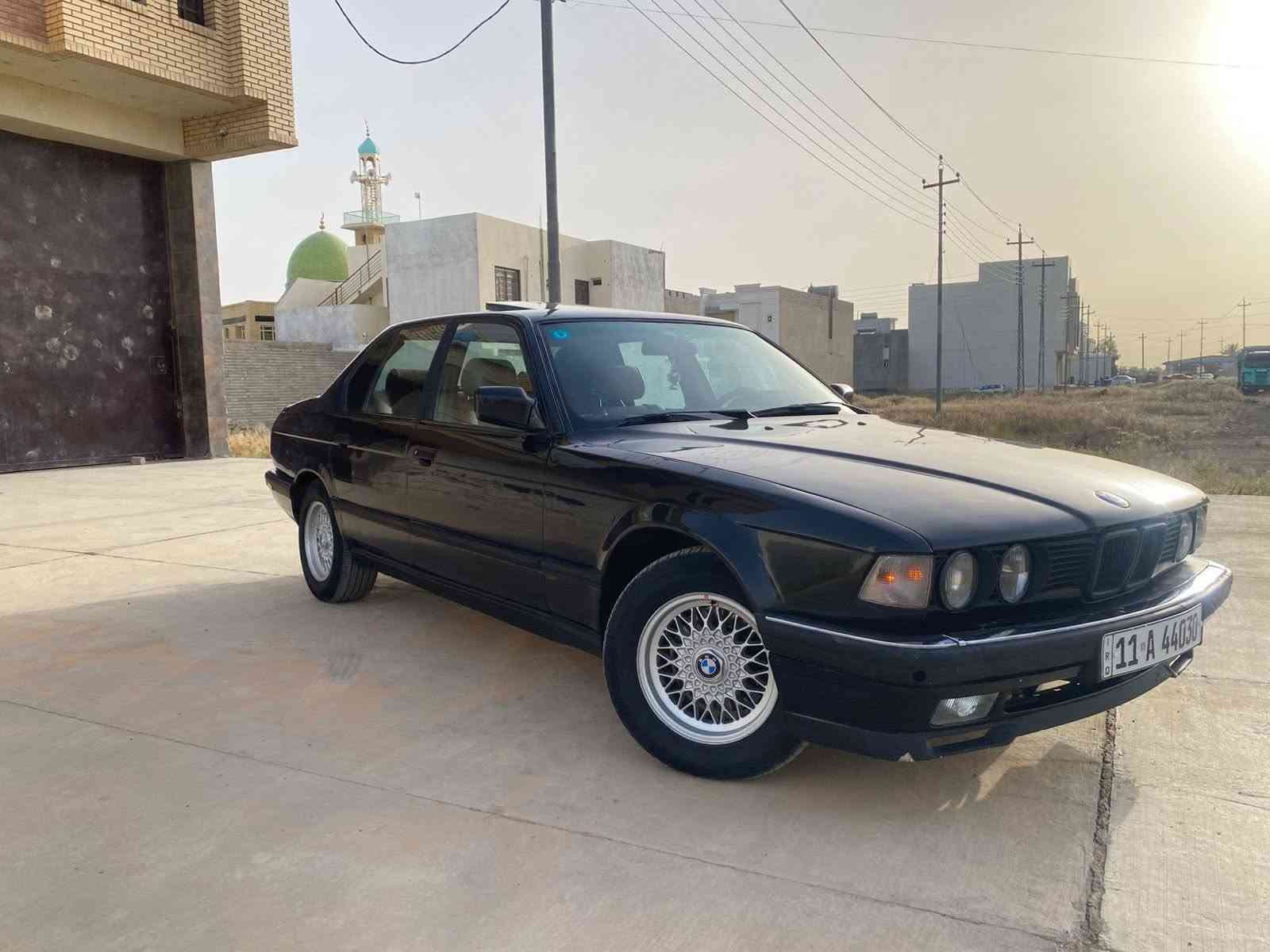 سلام عليكم 
BMW 730
 رقم بغداد دولي شرط التحويل. محرك بلاد + كير أوتوماتيك مكفولات منضومه تبريد جديده ثلج ❄️ 
حداديه امامي خلفي ويل كب خليه كهربائيات كلها شغاله 
غرفه جلد مشمشي كهرباء شغاله كيچات كلها شغاله 
سنتر لوك 4 جام كهرباء تصعيد الجام والسلايت بالسويج  صبغ جماليه بدون حادث 
( بيها منضومه غاز شغاله 100/100) 
مكاني سامراء سعر 60 بيها مجال للشراي 
***********
