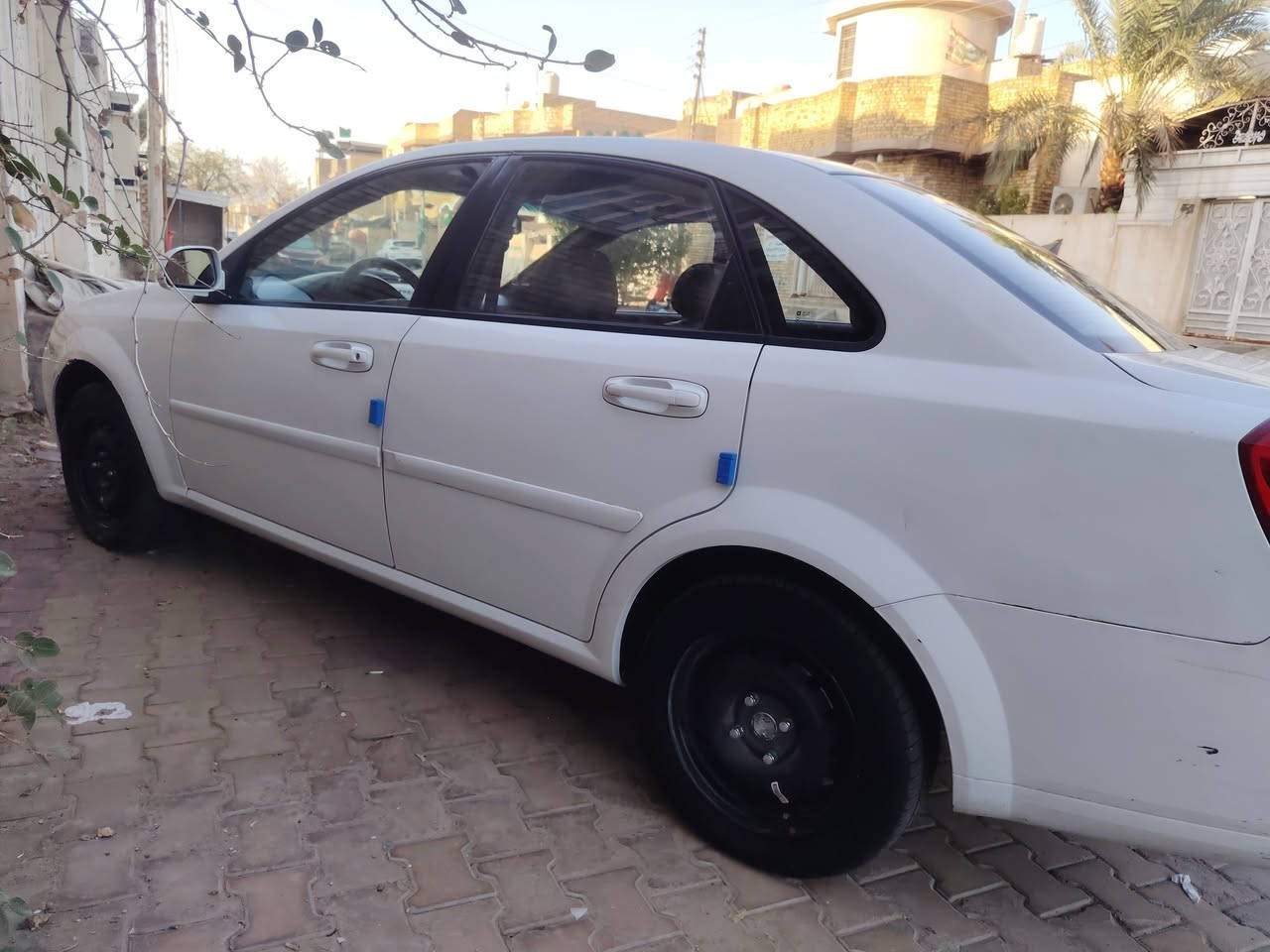 أوبترا 2010 سنويه 2031 بسمي محرك وكير هسه شادهن سياره ماشيه190Km حداديه جديده تخم تاير جديد ماذب عليههه ربع سعر ٧٤ وبيه مجال***********
