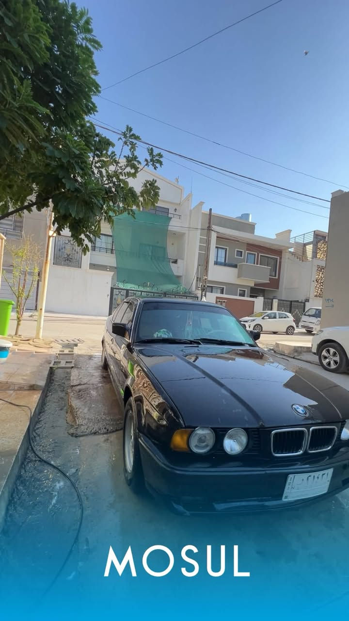 للبيع BMW 520
نضيفه 
كير عادي 
تبريد ثلج 
غرفه جديده 
فتحه سلايت
السيارة مصبوغه جماليه
شرط التحويل
السعر قفل 52 
موصل 
الرقم ***********

نص مكتوب في الصور:
- MOSUL