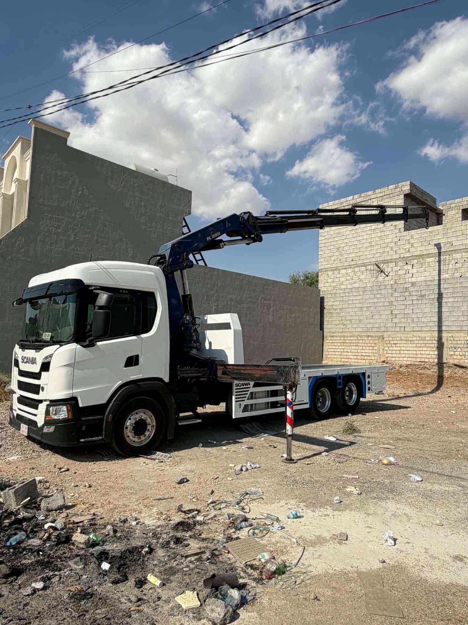 للبيع اسكانيا مديل 2019
قماره ناصيه
حجم المكينه ٤٥٠ سوبر عادي
 هند بريك بصمه
كرين ١٢طن حجم35000
6سلايتات دهن
٤رجلين سيارة
سحال دبل تاير
تخم ويل كروم
كرين بدون ريموت
كفاله عامه بدون كسر وفطر الجهاز
سياره كاتي بعده مامرقمه
***********
***********
مكان كركوك
