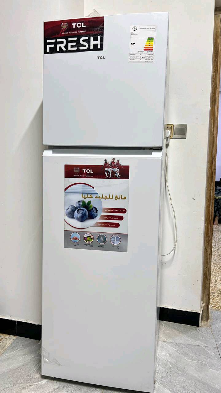 ثلاجة TCL 14 قدم بخارية – بحالة الوكالة (شبه جديدة)!
فرصة ممتازة لا تُفوّت! ثلاجة TCL بخارية (بخار / No Frost) حجم 14 قدم، استعمال خفيف جداً (أقل من 8 أشهر).
أبرز المواصفات والمميزات:
 * النظافة: كالجديدة تماماً بنفس حالة الصورة، محتفظة بلصقات المصنع وأوراقها الرسمية.
 * الضمان: ضمان ساري لمدة 3 سنوات لراحة بالك.
 * التقنية: نظام تبريد بخاري يحافظ على الأطعمة والأنعاش دون تراكم الثلج.
 * الحالة: خالية من أية عيوب ومستخدمة بعناية فائقة.
السعر المطلوب: 394,000 دينار عراقي فقط.
للتواصل والاستفسار: ***********