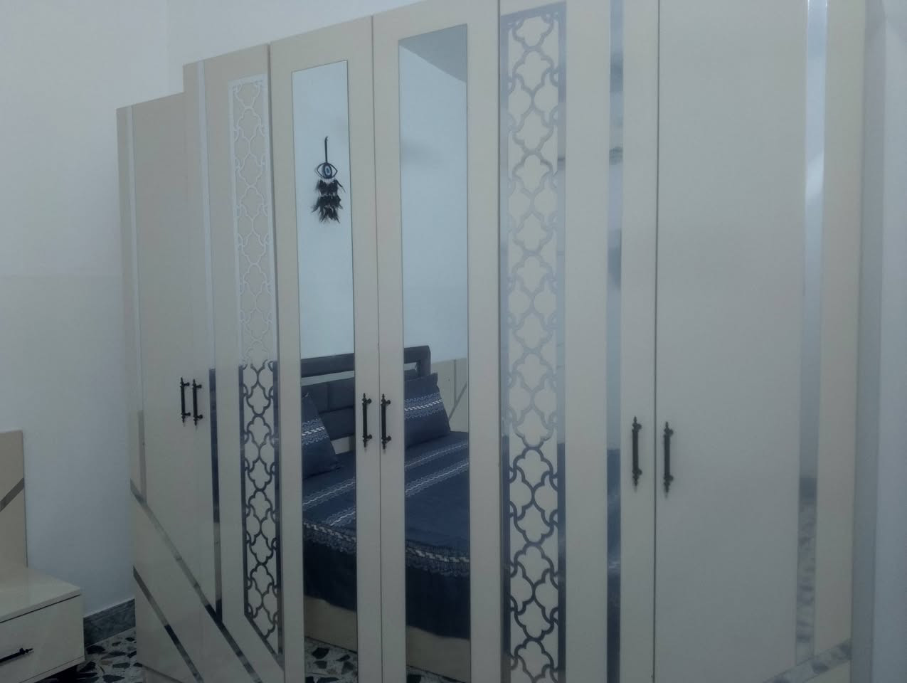سلام عليكم عندي غرفه للبيع جديده مصار كم شهر من شتريتهه سعرهه ٥٠٠ هيه ودوشك
