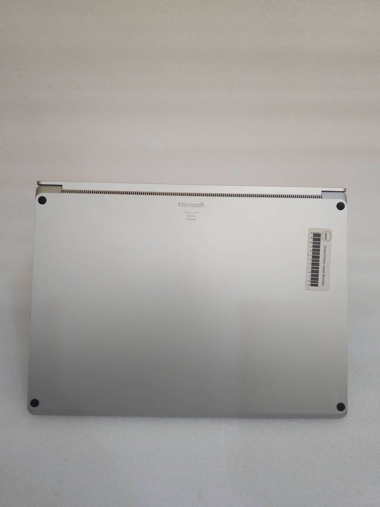 ✨ أناقة الـSurface… وحالة بطارية استثنائية.

🔥 Microsoft Surface Laptop 3

• 🧠 Core i7 – الجيل 10
• 💾 RAM 16GB
• 🚀 SSD 256GB
• 🔋 البطارية بحالة ممتازة جدًا — دورتان شحن فقط، يعني استخدام قليل جدًا للبطارية

💻 مناسب للدراسة والجامعة
📊 العمل والبرامج المكتبية
🌐 التصفح وتعدد المهام
💻 البرمجة
📂 الاستخدام اليومي والملفات

🤍 جهاز أنيق وعملي من سلسلة Surface، بمواصفات مرتبة وحالة بطارية مميزة جدًا.

💎 Surface Laptop 3 — اختيار أنيق، عملي، وحالته تحچي عن نفسه.

🔥 **Core i7 | RAM 16GB | SSD 256GB | بطارية بدورتين شحن فقط**

💰 سعر منافس!
🚚 توصيل لجميع محافظات العراق
🛡️ ضمان 10 أيام
📩 للاستفسار راسلونا خاص أو واتساب على ***********
