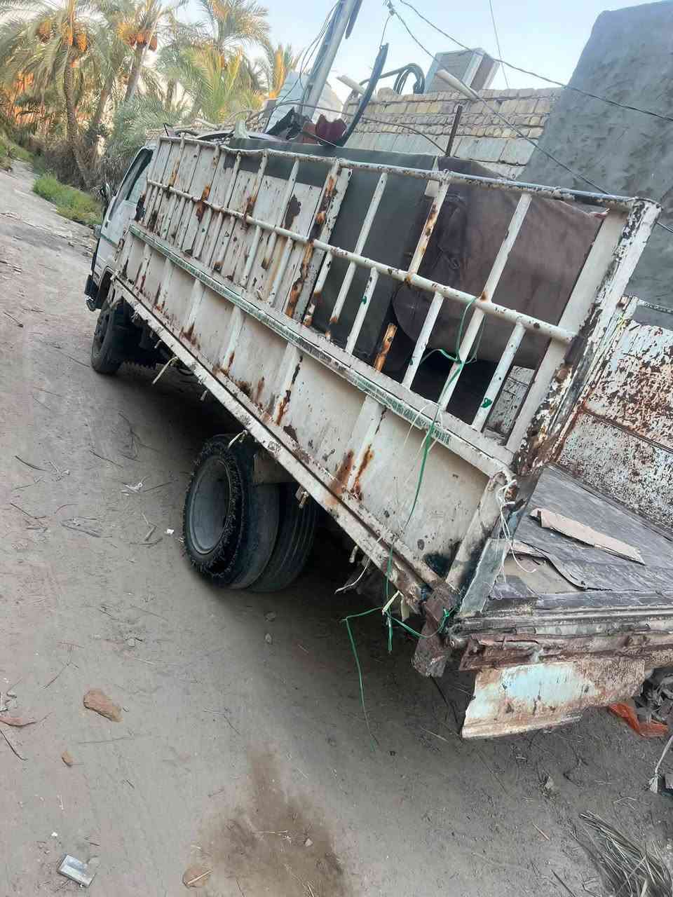 سلام عليكم سياره تويوتا للبيع مكينه بانزين بيهه گير ومكينه جدد بلكارتون بس يرادلهه ترتيب خارجي بس شغاله وتمشي ومابيهه اي مشكله نگرت سلف رقمهه مثنى تحويل مباشر داخله هزه ومكمله كل معاملتهه ع الرقم إنكليزي باقي بس تبديل لوحات مكانهه سماوه ***********
