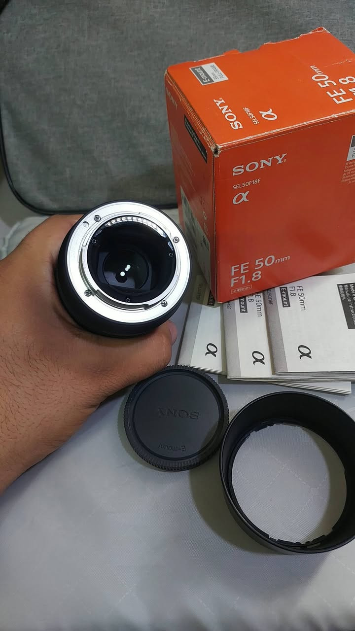 للبيع عدسة 50mm سوني  التواصل واتساب ***********
