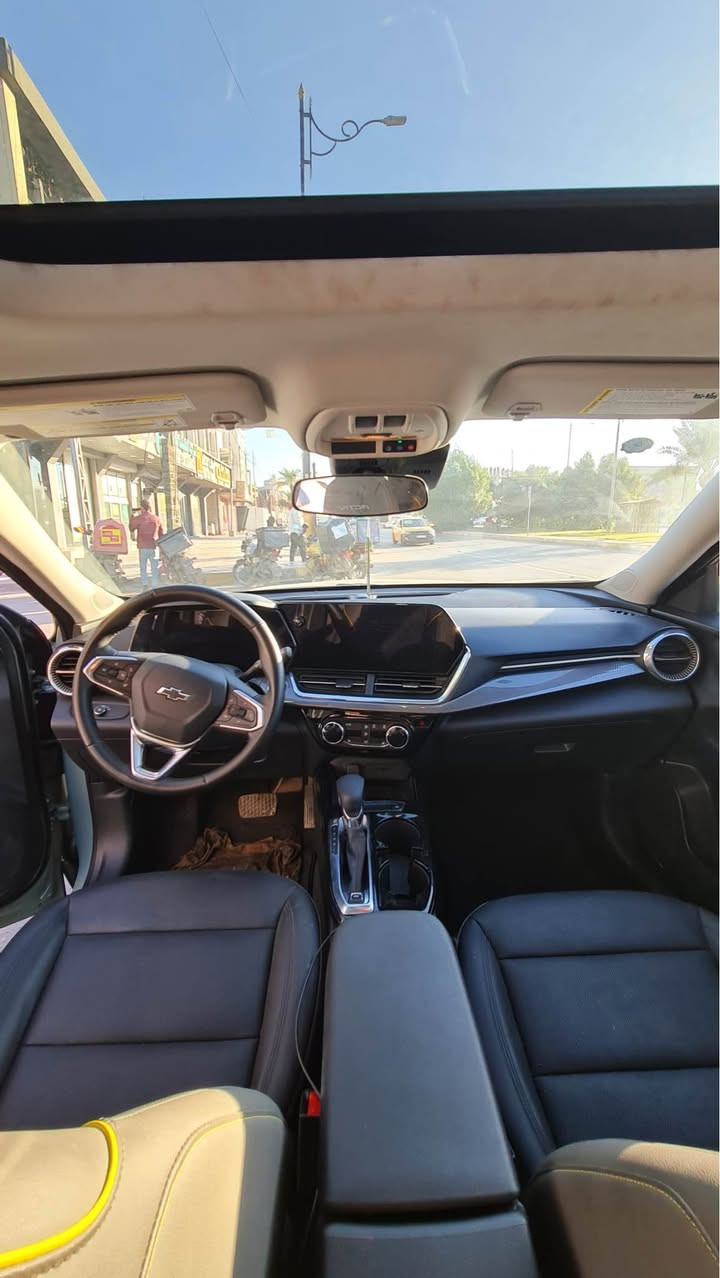 💚 بسم الله الرحمن الرحيم 💚
الحلوة للبيع 💚
شوفرليت تراكس ٢٠٢٤ اكتيف 💚
محرك : 1200 Turbo 
3 سلندر

حادثها : تبديل دعامية أمامية نفس اللون بلادية مال Activ فقط وبارد بجاملغ الخلفي يعني سيارة بدون صبغ 

اللون : أخضر مميز 💚

 عداد المسافة : 30km الف 

المواصفات : Activ 1/1 فوول 💚

( كشن كهربائي ، كشنات تدفئة، سلاید فتحة ، شاحن وايرلس لاسلکي ، ابواب بصمە ، تشغیل عن بعد ، دخول ذکي، بصمە تشغیل ، کیج الکتروني کامل ، لایتات لید و زنون ، بك لایت لید  ،رادار امامي  ، کامیرا خلفيە، حساسات خلفي, کشنات هیتر جلد کهربائي ، تدفئة استيرين ، اندرويد أوتو ، أبل كاربلاي ، تحديد مسار ، مثبت سرعة ، نقط عمياء ، ) 
العنوان : كربلاء المقدسة 
السيارة حرة بدون رقم تترقم أي محافظة 
رقم التواصل*********** بي واتساب كربلاء, العراق
