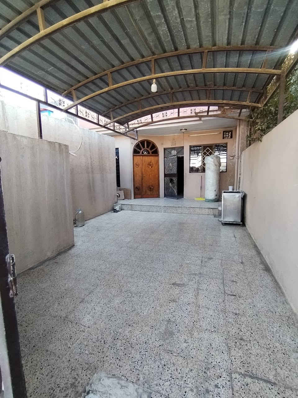 دار للايجار حي البكر شارع السوق
طابقين اربع غرف مشتملات هول استقبال حوش مسقف فول البيت جاهز من كلشي
كاشي سراميك سقوف ثانوي (200م) 
للاستفسار الاتصال على الرقم
*********** او مراجعة مكتب المازن حي البكر شارع المنظمة قرب مركز التاميم
