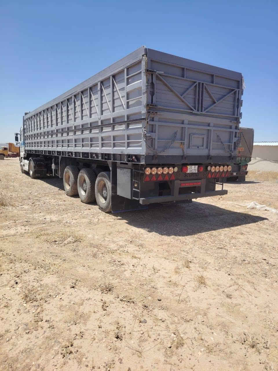 عربانه طول ثنعش او نص ارتفاع 190 ثلث دناكير برينه 

وايرمنيه او هوا  بس بدون تاير او ويل الشراي يتصل ***********
