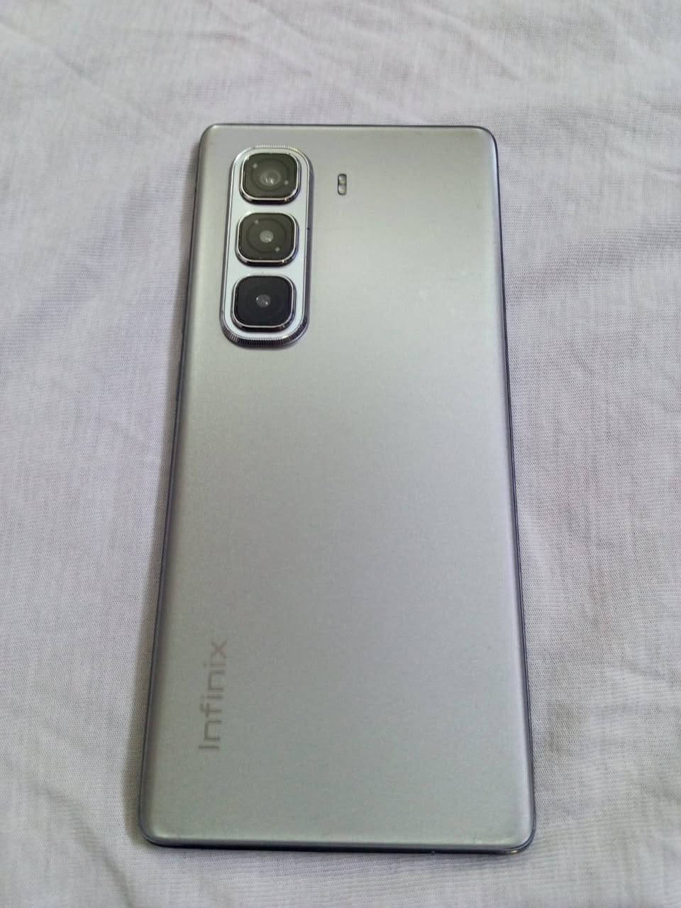 السلام عليكم.........اخوان هذا جهاز +Infinix Hot 50 Pro
مساحة 256 جديد مستعمل فترة قليلا و نضيف مبدل بي اي شي لا شاشة ولا بطارية 🔋 سماعتة قوية و هاي المواصفات كدامكم مال شاشة و الجهاز و يشغل العاب قوية و ببجي 60 فريم و سلاسة فول و كامرتة سلسة صور و فيديو تخلي على الشحن من ال0 لل100 بنص ساعة موبايل نضيف و جديد بس الكامرة الي صورت بيهة الجهاز ضالمتة و جهاز مدعوم كل فترة ينزلة تحديث ..... السعر 225 هذا رقمي للتواصل *********** والجميع على الراس..

