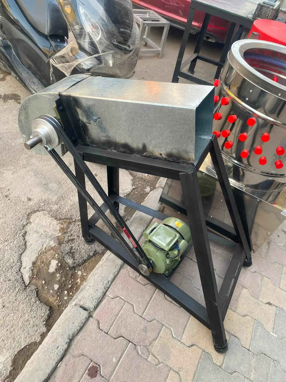 جاروشه ثلج درجه اولى ضمان سنه
توصيل جميع محافضات العراق مجاني 
***********

