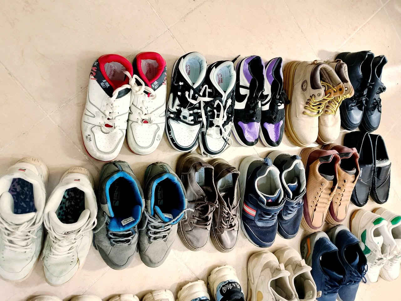 👟 للبيع بداعي السفر أو التصفية – وجبة أحذية نظيفة جداً وبسعر مغري! 👟
• الحالة: استخدام قليل جداً (شبه جديدة ولا غلطة).
• النوعية: تشكيلة مميزة تضم أحذية طبية مريحة وأخرى من ماركات معروفة.
• القياس: جميع الأحذية قياس 42.
• طريقة البيع: البيع جملة (شلع قلع) وبسعر ما يتفوت.
• الموقع: أربيل - مجمع لوان سيتي (Lawen City).
⚠️ ملاحظة مهمة: أنا غير متواجد على الفيسبوك.
📞 للتواصل والاستفسار (واتساب فقط): ***********

👟 بۆ فرۆشتن بە نرخێکی زۆر گونجاو – کۆمەڵێک پێڵاوی زۆر خاوێن و بێ عەیب! 👟
• بارودۆخ: کەم بەکارهاتوون (وەکو نوێ وان و هیچ عەیبێکیان نییە).
• جۆر: پێکهاتوون لە پێڵاوی پزیشکی (مورتاح) و پێڵاوی مارکە ناسراوەکان.
• قیاس: هەموو پێڵاوەکان قیاسی 42ن.
• شێوازی فرۆشتن: هەمووی پێکەوە دەفرۆشرێت (شەل و بەل) بە نرخێکی زۆر هەرزان.
• شوێن: هەولێر - کۆمەڵگەی لاوان سیتی (Lawen City).
⚠️ تێبینی گرنگ: لە فەیسبووک بەردەست نیم.
📞 بۆ پەیوەندی و زانیاری زیاتر (تەنها وەتسئەپ): ***********
