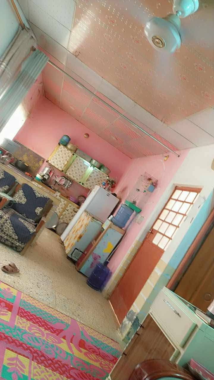 بيت للبيع في شارع المعمل مقابل جامع الخزاعل يبعد عن الشارع تقريبآ 200 متر أو أكثر مساحة البيت 100 متر مربع البيت نظيف مثل ما موضح في الصور والفيديو. السعر 19 مليون وبي مجال للطيبين. للتواصل خاص أو على الرقم ***********.
