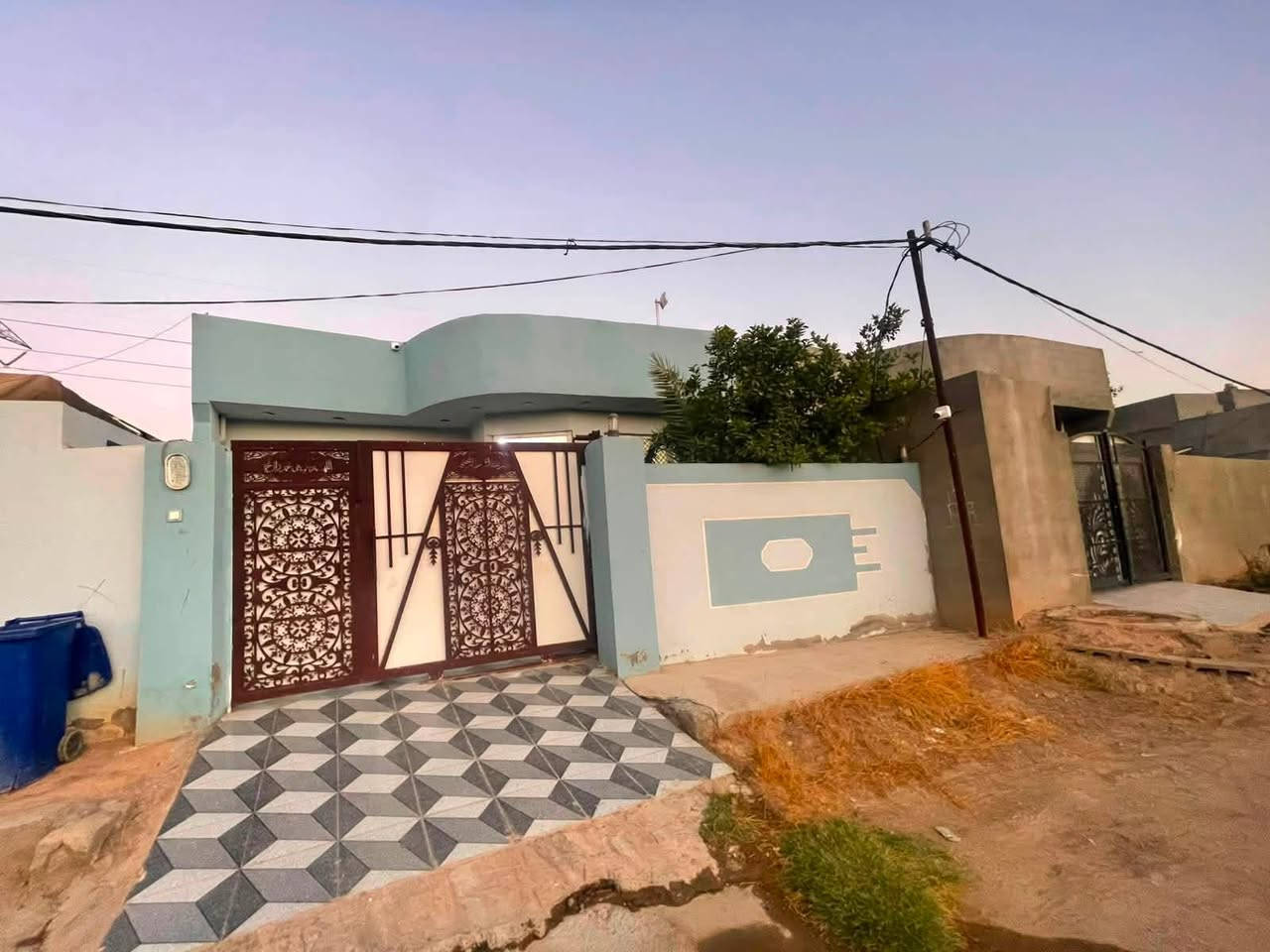 السلام عليكم
دار للبيع مساحة الدار ٢٠٠م جنس الدار طابو زراعي ٢٥

الموقع الاسود / المحموديه الشارع العام  للتواصل والاستفسار 

***********
