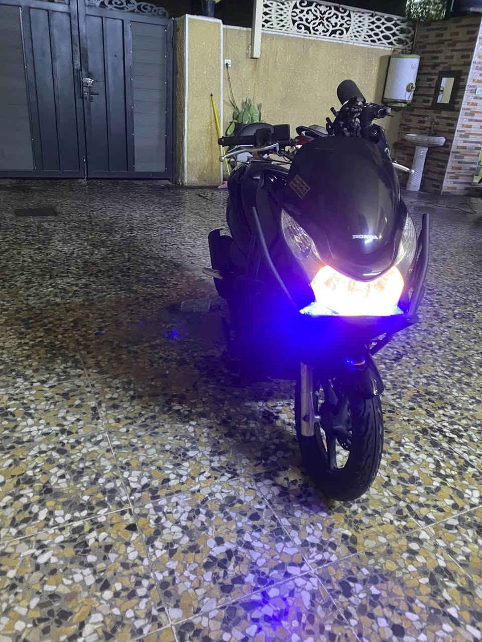 دراجه pcx جيل الاول ياباني دراجه بلاديه ومكفوله جاهزه على اخر حبايه مابيه نقص دراجه مال رمبه سعره ١٥٠٠ مليون و ٥٠٠ وبيه مجال
مكان العبيدي

‭***********‬
