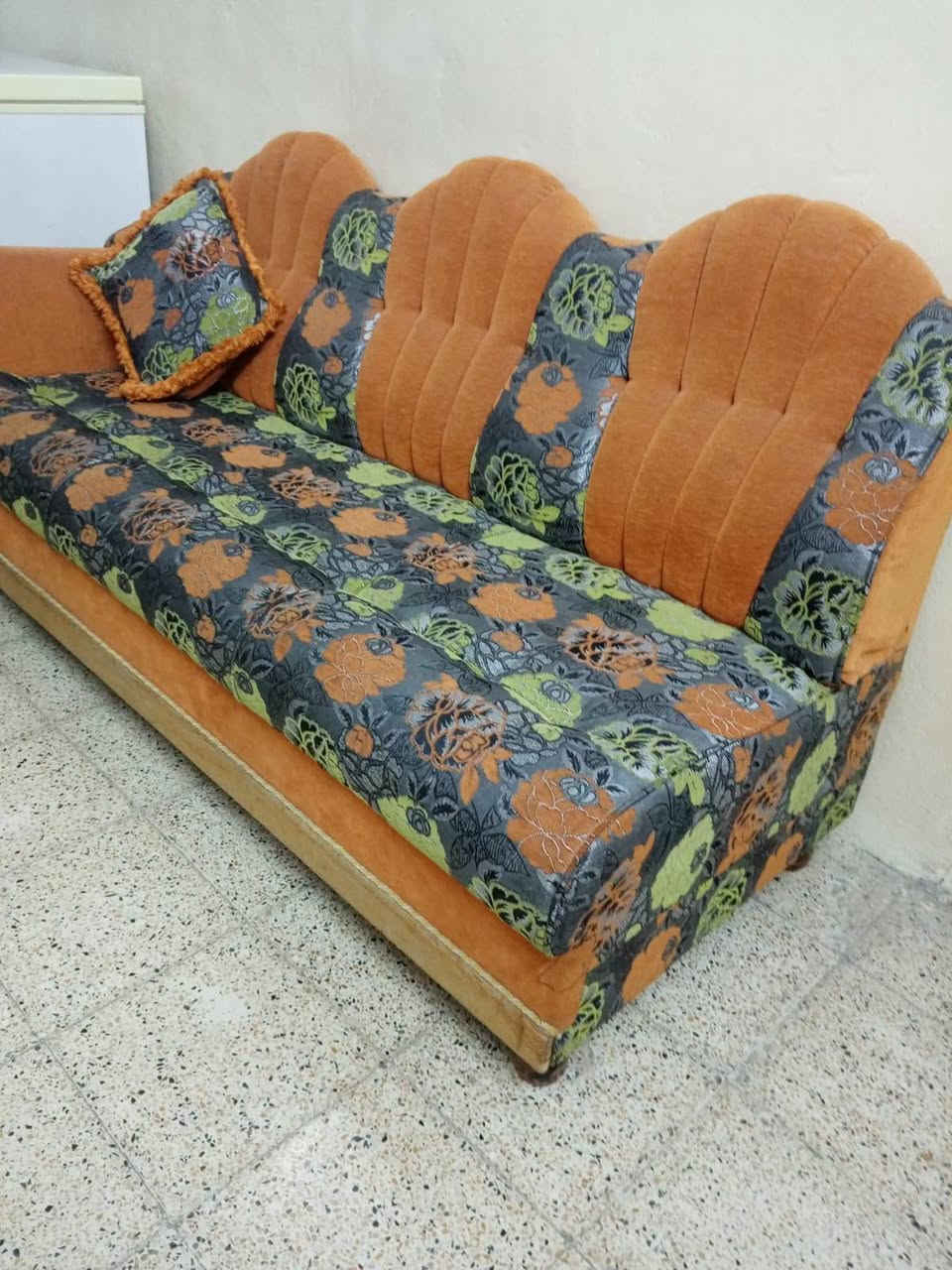 بيع مستعجل مكلف بالنشر ديوان 7 ونص خشب عراقي ثقيل الاسفنج زين للبيع السعر ب125 للاستفسار *********** متوفر واتساب
