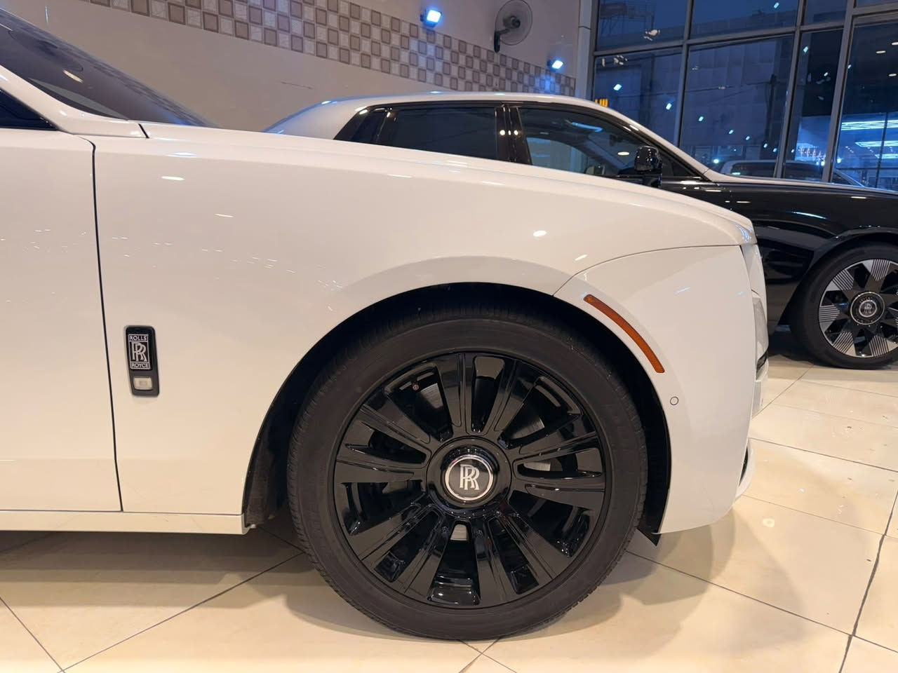 🔥 مو مجرد سيارة… هاي هيبة تمشي على أربع عجلات. 🔥
👑 Rolls-Royce Ghost 2023
أبيض × أسود… حضور يخطف النظر من أول لحظة.
✨ فخامة استثنائية
⚡ أداء V12
🖤 تفاصيل فاخرة تليق بالذوق الرفيع
🚘 سيارة للي ما يرضى إلا بالتميّز
إذا تدور سيارة تخلي وصولك ينحفظ بالذاكرة…
يمكن هاي هي اللي تدور عليها.
📞 للاستفسار والحجز:
***********
