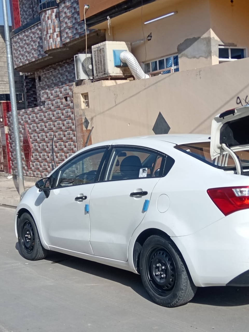 السلام عليكم
كيا ريو للبيع موديل 12
كير عادي
 رقم نينوى انكليزي
ضررها قطعتين صبغ وتقليم بالجاملغ الامامي
 بدون دواخل شرط
السعر 73 وبيها مجال
مكاني الأيمن حي المأمون 
***********
