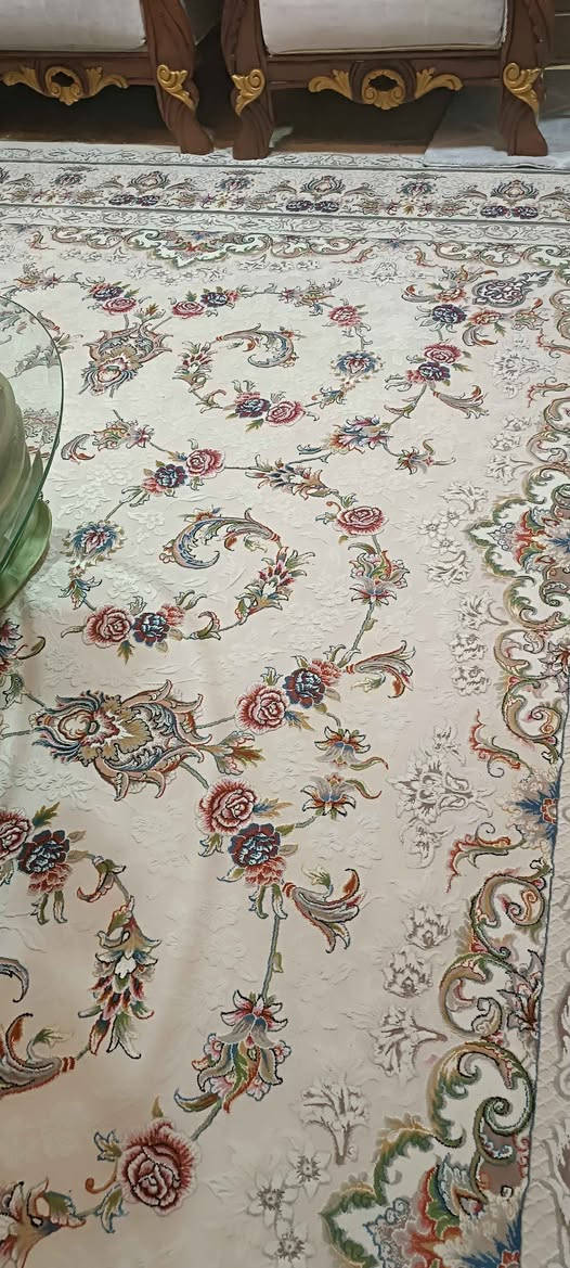 سلام علیکم ئەم فەرشە ئێرانیەم هەیە بۆ فرۆشتن 700 شانەی دەرەجەیەکە قیاسی (سێ بە چوارە) گوڵ بەرجەستەیە بێ عەیبەو بەشەرت لەسلێمانیم بۆ کڕین پەیوەندیم پێوەبکەن *********** السليمانية, العراق
