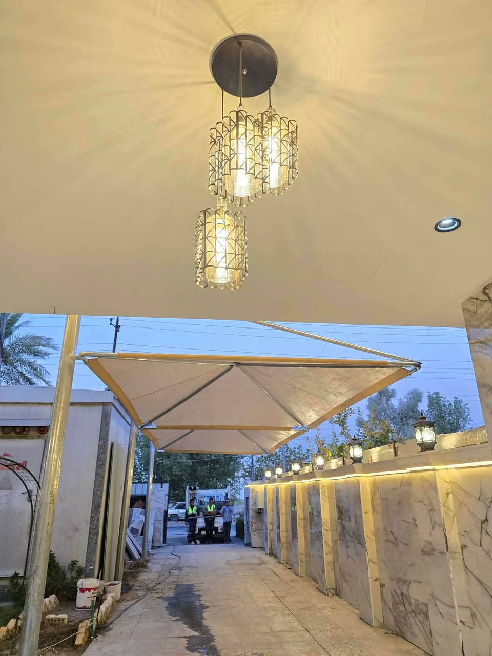 🏡 تم تنصيب إحدى مظلاتنا الهرمية الثابتة في بغداد 🇮🇶✨
تصميم عملي وأنيق، ومصمم خصيصًا ليتناسب مع الأجواء الصحراوية ☀️🌬️

☀️ عزل الشمس: 100%
🌧️ عزل الأمطار: 100%
🌬️ قماش يحتوي على مسامات تسمح بمرور الهواء
🧵 مصنوع من خيوط البولي إيثيلين وألياف الفايبر
🔩 هيكل حديد مغلون مع تثبيت قوي بالبراغي
🎨 متوفرة جميع الألوان حسب رغبتكم

احمِ بيتك 🏡 وسيارتك 🚗 من حرارة الشمس والأمطار، واستمتع بجلسة عائلية مريحة وأنيقة 🤍

📍 تنفيذ وتركيب في بغداد ومحافظات

📞 للاستفسار وطلب المظلات:
***********
***********

📩 أو راسلونا على البيج أو الواتساب

🌷 رأيكم يهمنا، وثقتكم هي نجاحنا
