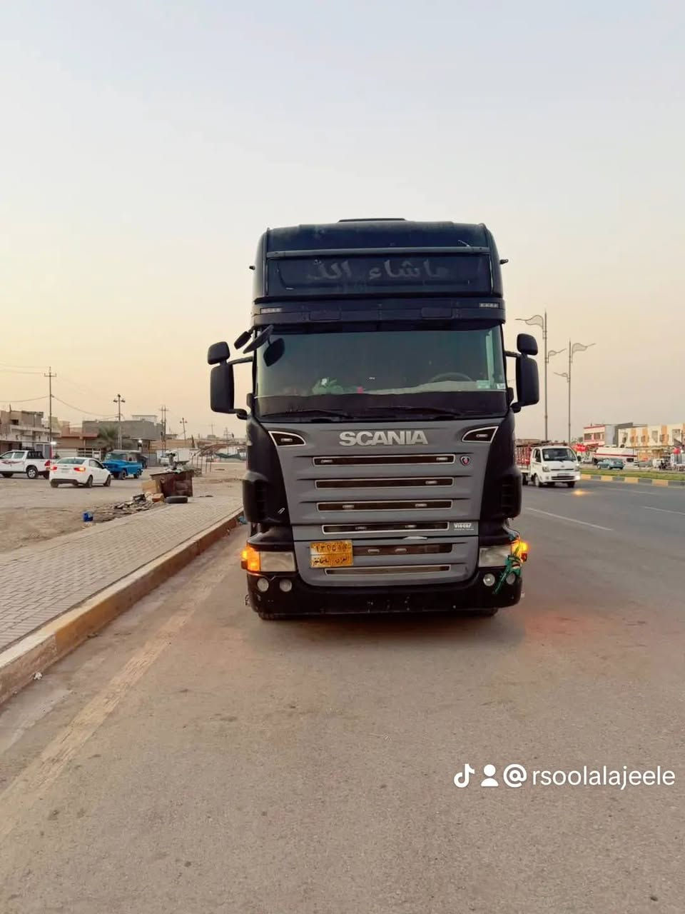 سكانيا ٢٠٠٩ ب اسمي سياره صح بدون غسل ويرادلها ترايبات بس   جديده تجي وتشوف بعينك مو تشوفها نايمه محمله وحملها ثكيل
مكينه ٤٢٠ جديده لاتنقيص ولا بخار 
سنويه صار شهر من نفذت
تخم تاير راس وعربانه وياله فافون بس جلي يرادلهن 
***********
