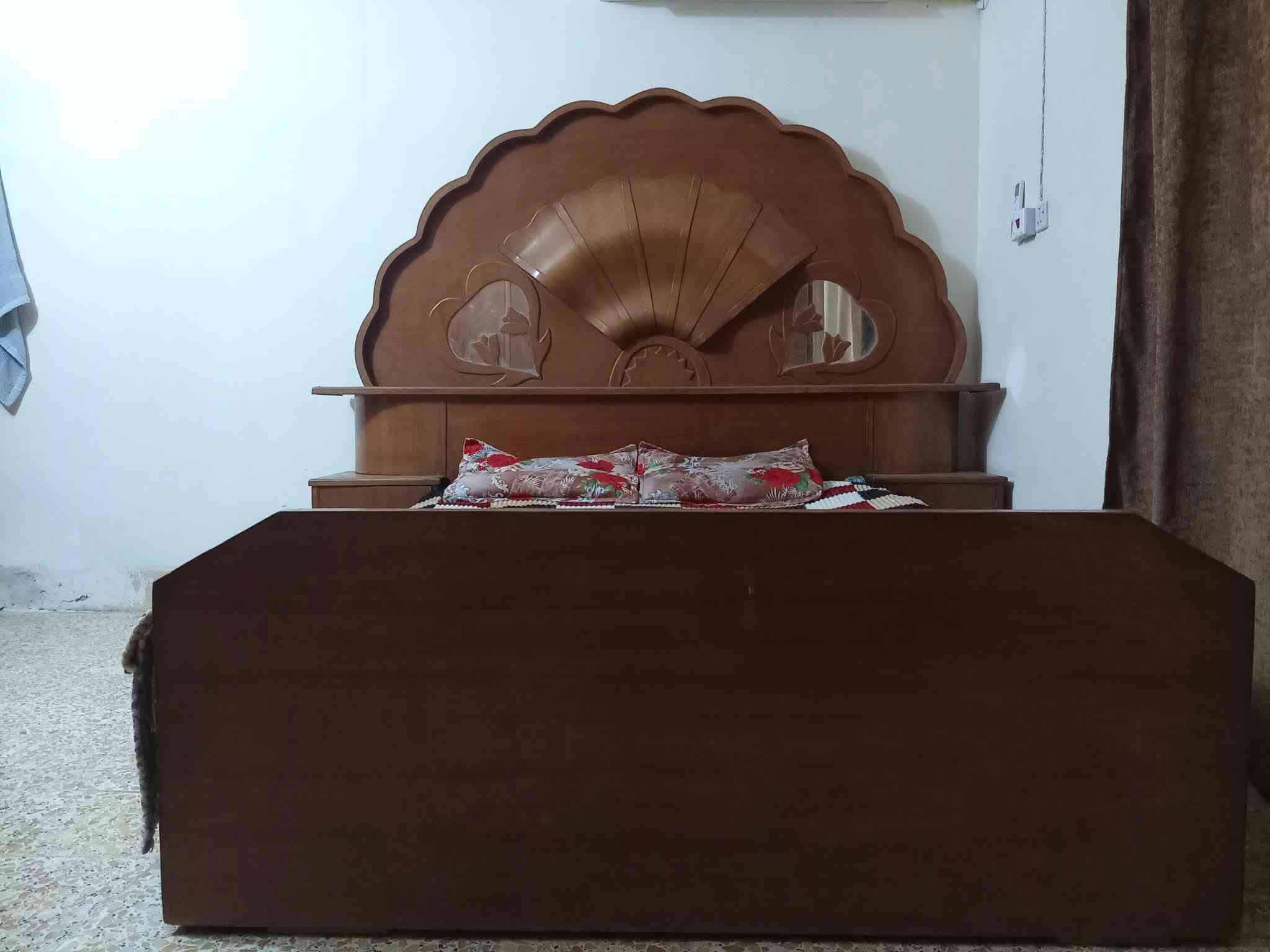 سلام عليكم غرفة اخشاب كاملة للبيع ب سعر مناسب للتواصل ***********
