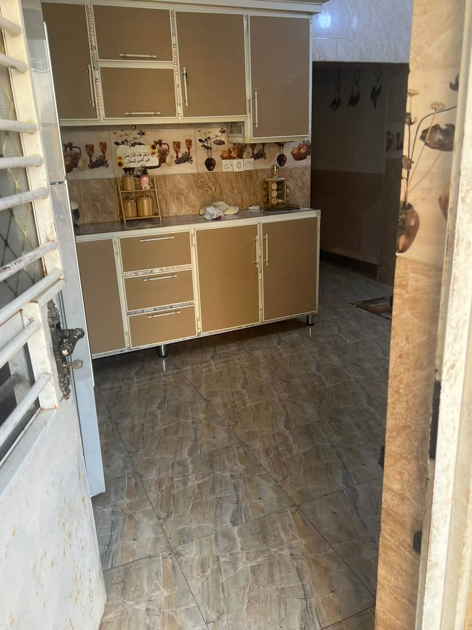 سلام عليكم بيت 200 متر الراشديه. القدس قرب الروضه القديمه واجهيه 10 نزال 20 رقم تواصل***********
