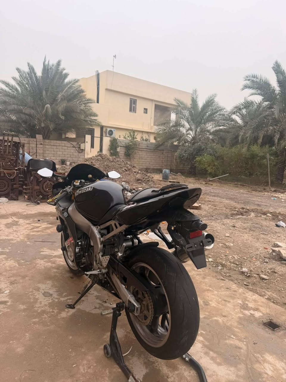السلا عليكم 
كاوسكي نظيفة محرك كفاله ومرقمه تحويل ثاني يوم رقم انكليزي
كفرات جديده 
كلش متعوب عليهة 
تايرات جدد
المكان ديالى الخالص 
الملاحظات فقط تانكي مصبوغ 
دهن موتل الاصلي وتفاصيل حلوه عليهة من قبغ شفاف ومن ترتيب 

واتس فقط ***********
