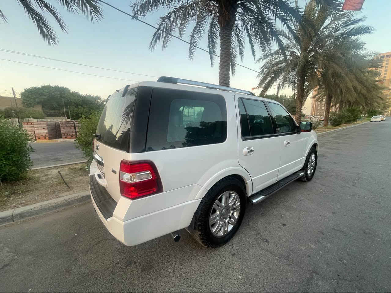 فورد إكسبيدشن 2012 LIMITED خليجي مكفولة وكالة نيفا
فول مواصفات 1/1 
محرك V8 حجم 5.4 لتر 8 سلندر
داخل اسود 
2 سويج اصلي شركة موجود مع نسخه ثالثة قابلة للطي
كفالة عامة من الصبغ و التبديل والفتح ماعدا الدعاميات مصبوغة
السيارة كلش حلوة وجديدة
كود باب
سلايد روف
فور ويل
حساسات امامي خلفي
مري جانبية قابلة للطي
دوسات البانزين والبريك كهرباء
صندوق كهرباء
شاشة اندرويد
كشنات جلد
كشنات تدفئة وتبريد
كشنات خزن
كشن خلفي كهرباء
تبريد مركزي
تحكم امامي خلفي بالتبريد والصوت
شاشات خلفية بالكشنات
انارة ترحيب
وبعد بيه هوايه مواصفات 
السنوية باسمي
السعر 158 ورقة
العنوان بغداد السيدية
للاستفسار الاتصال على *********** بغداد, العراق
